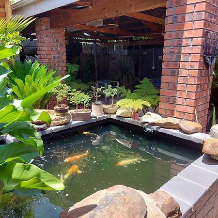 Villa Mariss Guesthouse Kraaifontein Екстериор снимка