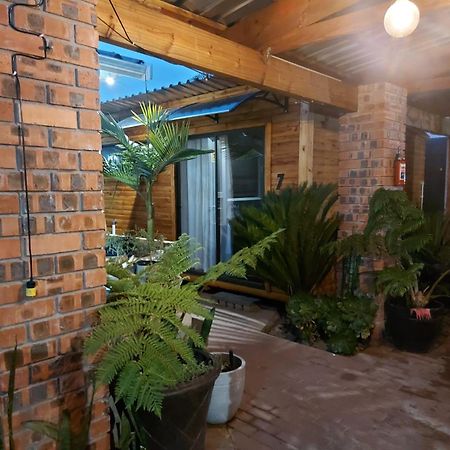 Villa Mariss Guesthouse Kraaifontein Екстериор снимка