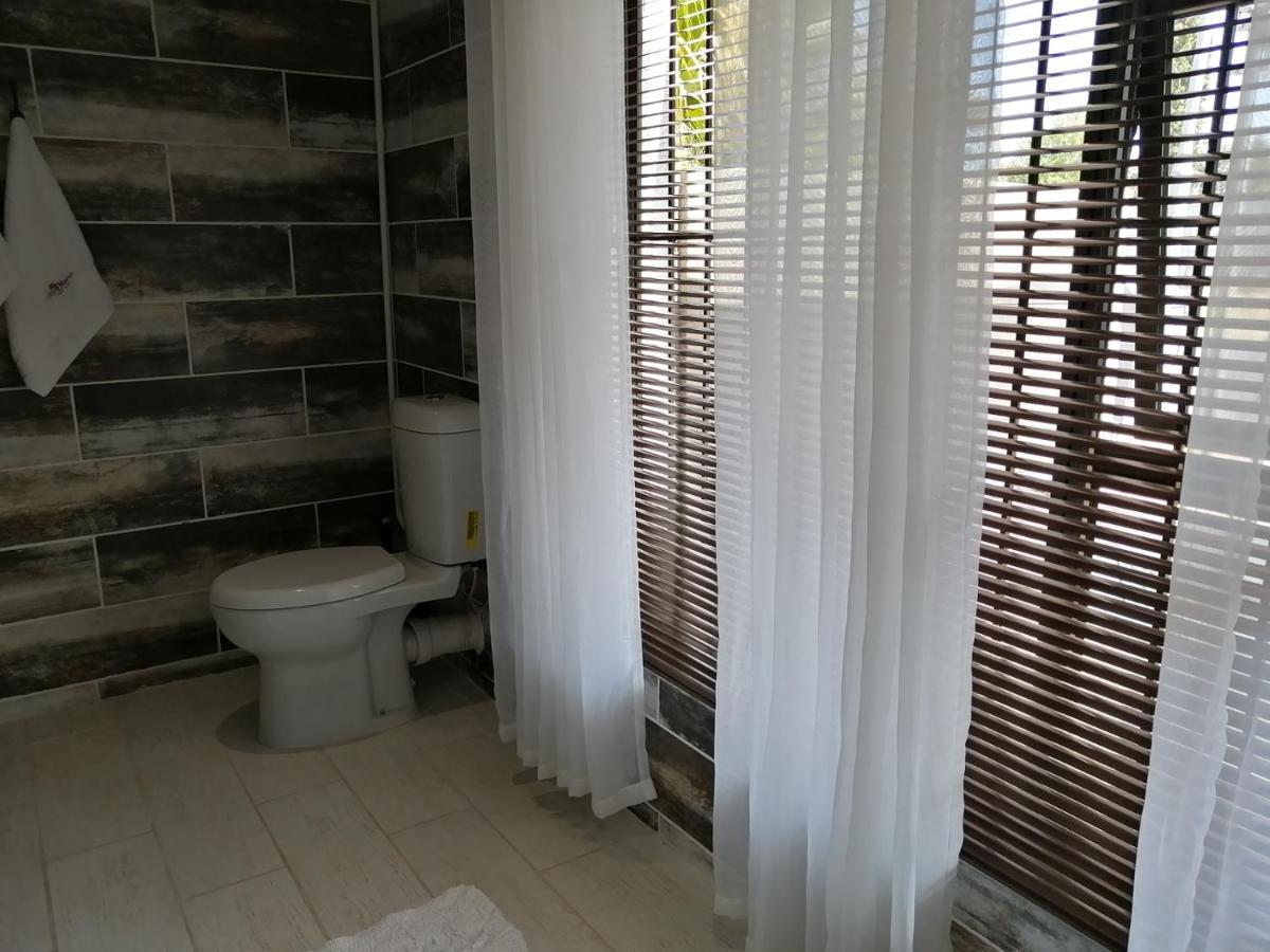 Villa Mariss Guesthouse Kraaifontein Екстериор снимка